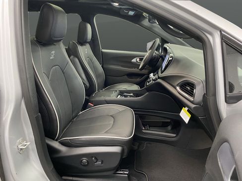 New 2026 Chrysler Pacifica Limited w/ S Appearance Package AWD/4WD image 34