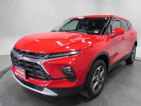 Used 2024 Chevrolet Blazer LT image 3