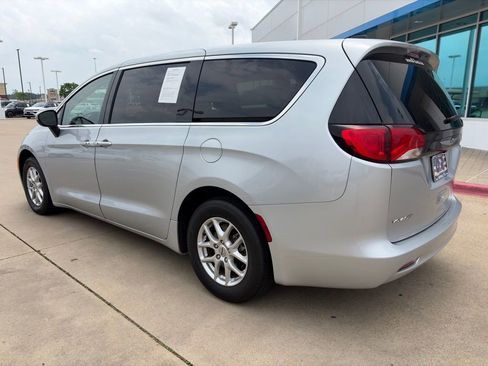 Used 2023 Chrysler Voyager LX FWD image 7