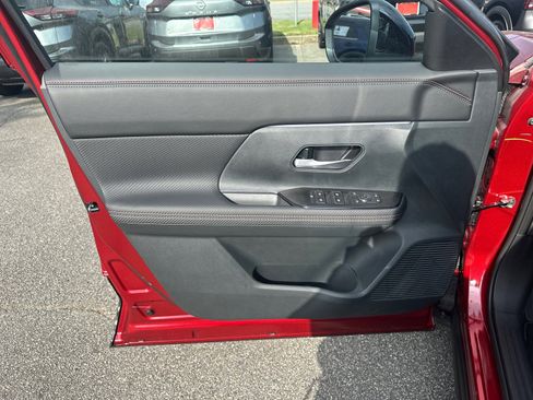 New 2026 Nissan Kicks SR image 10