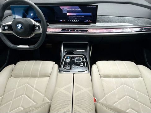 Certified 2024 BMW i7 xDrive60 image 13
