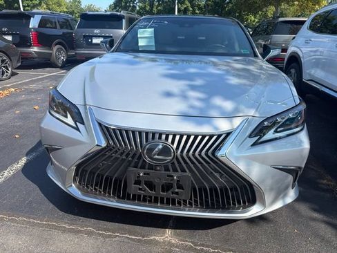 Used 2019 Lexus ES 350 Ultra Luxury w/ Accessory Package 2 FWD image 3