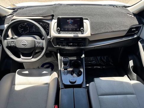 Used 2025 Nissan Rogue SV AWD/4WD image 12