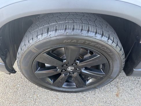 Used 2025 Honda Pilot Black Edition image 9