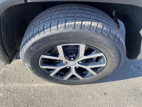 Used 2024 Jeep Grand Cherokee L Limited w/ Luxury Tech Group II image 34