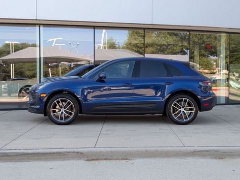 Certified 2025 Porsche Macan image 2