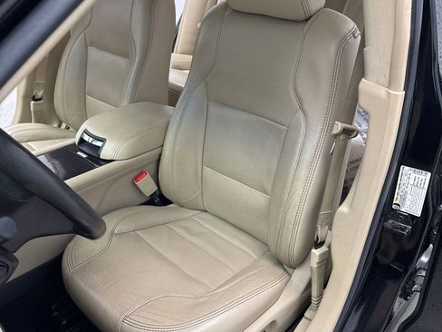 Used 2018 Ford Taurus Limited image 9