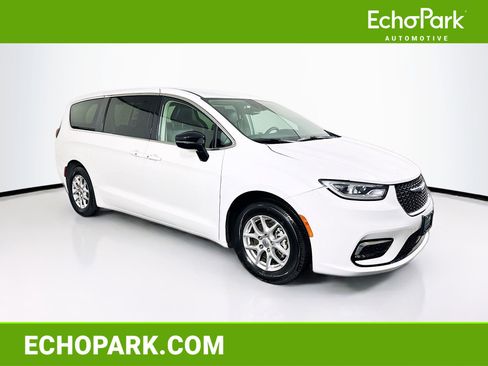 Used 2024 Chrysler Pacifica Touring-L image 1