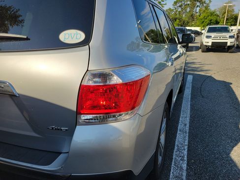 Used 2012 Toyota Highlander Limited w/ Tow Pkg AWD/4WD image 18