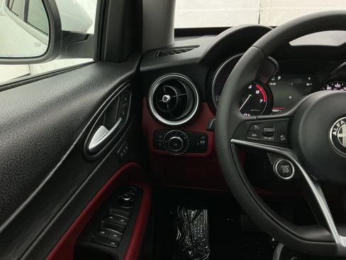 Used 2018 Alfa Romeo Stelvio AWD image 35