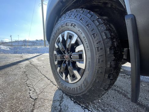 Used 2023 Nissan Frontier PRO-4X w/ Technology Package AWD/4WD image 35