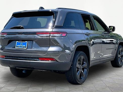 Used 2023 Jeep Grand Cherokee Altitude AWD/4WD image 6