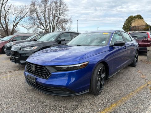 Used 2023 Honda Accord Sport image 7