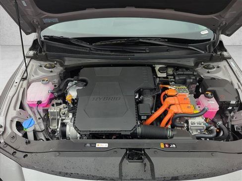 Used 2025 Hyundai Elantra Limited FWD image 17
