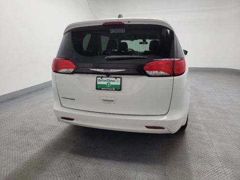 Used 2022 Chrysler Voyager LX FWD image 7