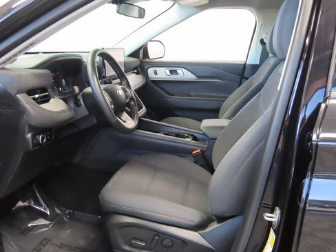 Used 2025 Ford Explorer Active RWD image 16