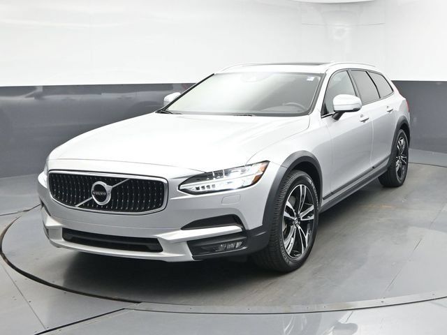 Used 2018 Volvo V90 T5 Cross Country w/ Plus Package AWD/4WD image 3