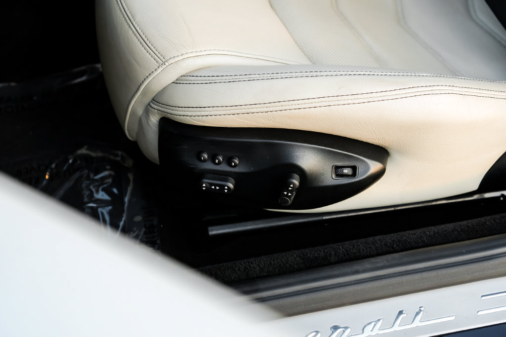 Used 2016 Maserati GranTurismo Sport RWD image 43