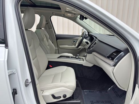 Used 2025 Volvo XC90 T8 Plus AWD/4WD image 16