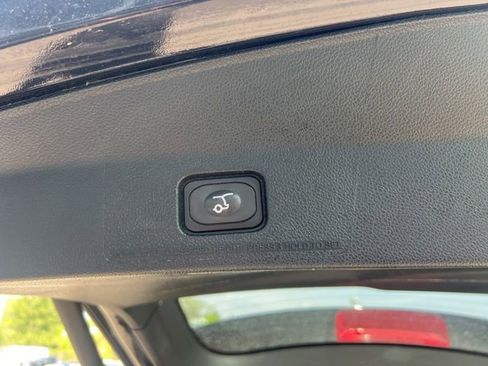 Used 2018 Ford Explorer XLT w/ Equipment Group 202A AWD/4WD image 15