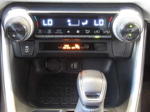 Used 2025 Toyota RAV4 XLE Premium image 30