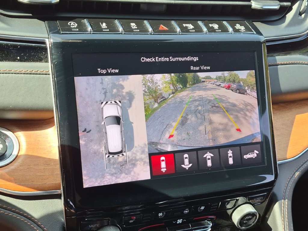 Used 2022 Jeep Grand Cherokee Summit AWD/4WD image 19