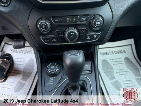 Used 2019 Jeep Cherokee Latitude Plus AWD/4WD image 38