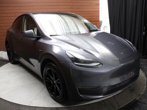 Used 2023 Tesla Model Y Long Range image 36