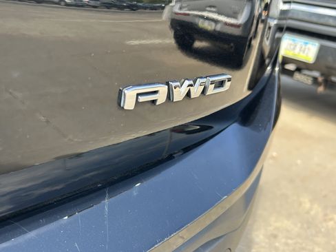 Used 2024 GMC Terrain SLE AWD/4WD image 9