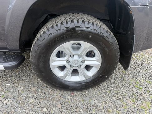 Used 2016 Toyota 4Runner SR5 AWD/4WD image 9
