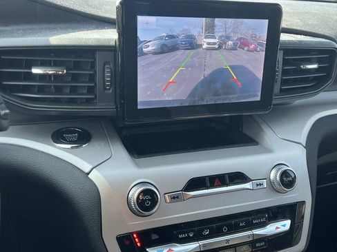 Certified 2023 Ford Explorer XLT w/ Class IV Trailer Tow Package image 9