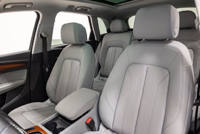 Used 2023 Audi Q5 2.0T Premium Plus w/ Premium Plus Package AWD/4WD image 12