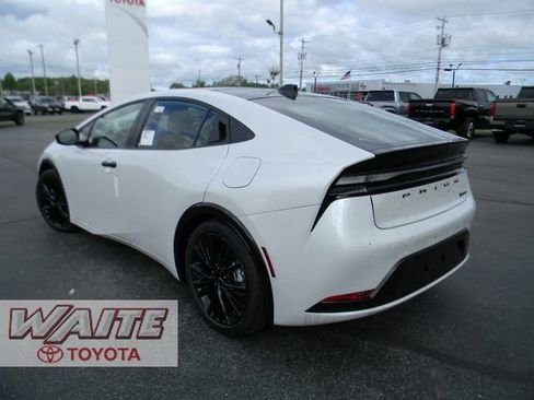 New 2026 Toyota Prius Plug-In Hybrid FWD image 4