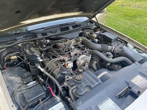 Used 2000 Ford Crown Victoria LX RWD image 10