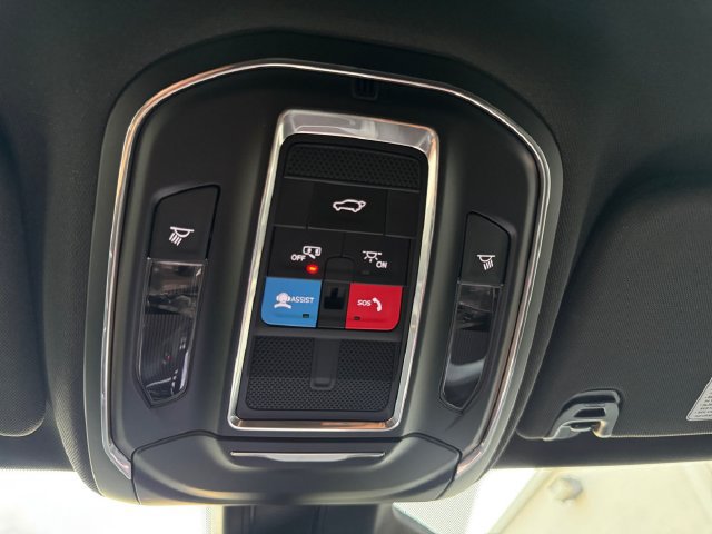 Used 2025 Jeep Wagoneer 4WD image 27