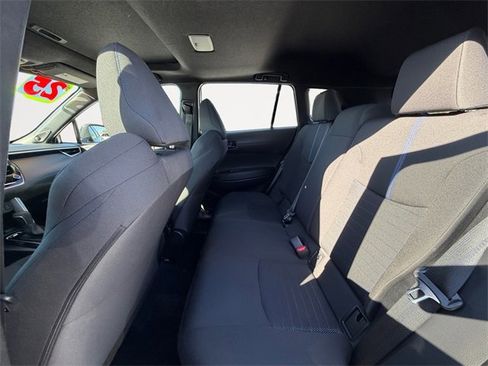 Certified 2025 Toyota Corolla Cross SE image 4