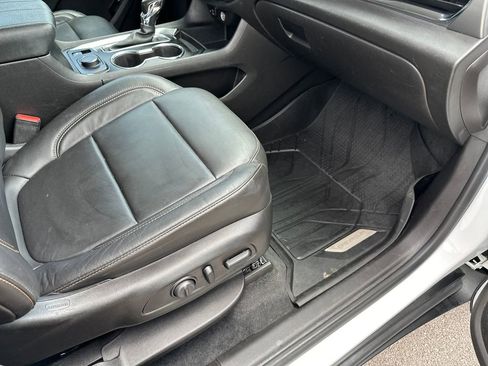 Used 2021 Chevrolet Traverse RS FWD image 38