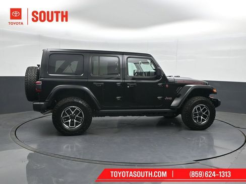 Used 2026 Jeep Wrangler Unlimited Rubicon AWD/4WD image 3