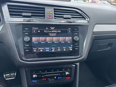 Certified 2023 Volkswagen Tiguan SE R-Line image 25