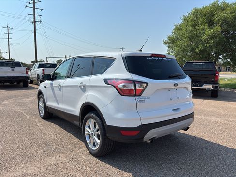 Used 2017 Ford Escape SE AWD/4WD image 6