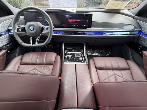 Used 2025 BMW i7 M70 AWD/4WD image 29