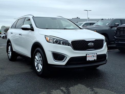 Used 2017 Kia Sorento LX image 1