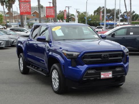 Used 2025 Toyota Tacoma SR5 image 2