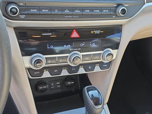Used 2020 Hyundai Elantra SEL FWD image 22