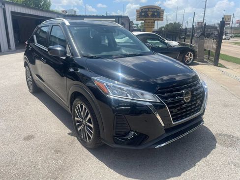 Used 2021 Nissan Kicks SV FWD image 3