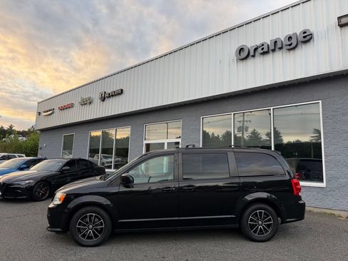 Used 2018 Dodge Grand Caravan GT FWD image 2