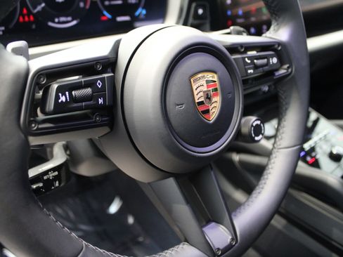 Certified 2025 Porsche Cayenne image 18
