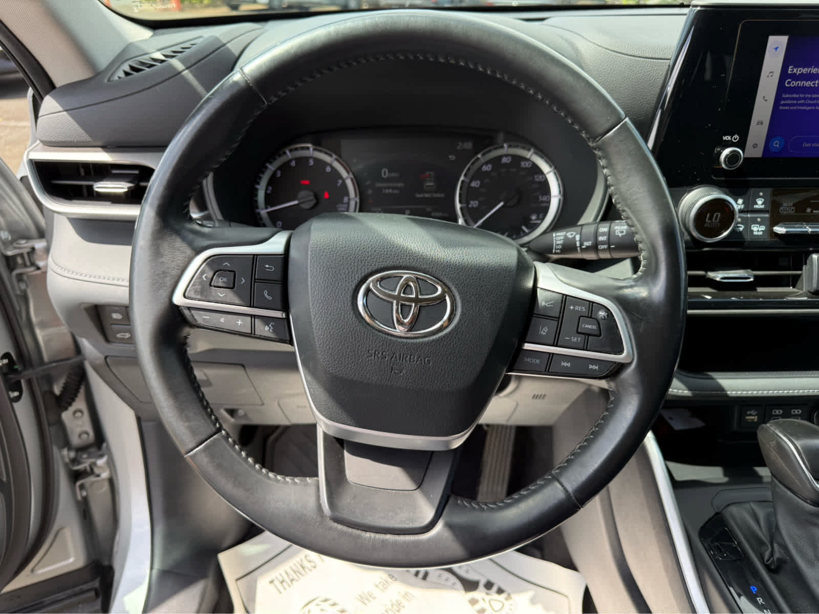 Used 2023 Toyota Highlander LE FWD image 6