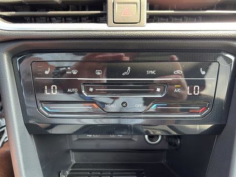 New 2025 Volkswagen Taos SE image 19