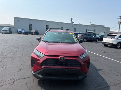 Used 2019 Toyota RAV4 LE w/ Carpet Mat Package AWD/4WD image 3